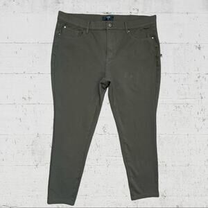 T Tahari Cropped Length Olive Green Pants Size 14